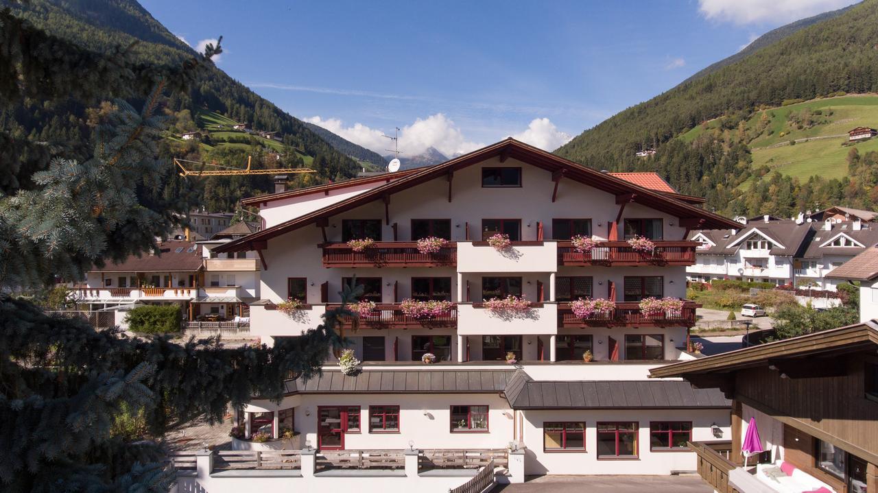 Hotel Hellweger Campo Tures Exterior photo